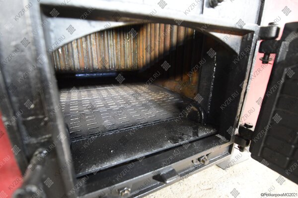 Топка с охлаждаемыми колосниками котла 930 кВт на дровах